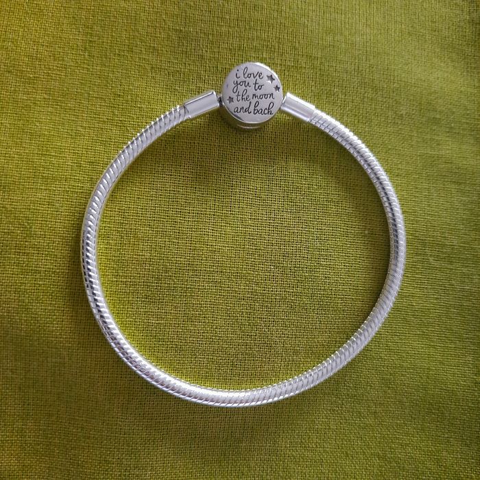 Clips-travöes, pulseiras e 'charms' em prata esterlina