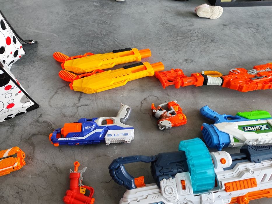 Várias Pistolas Nerf