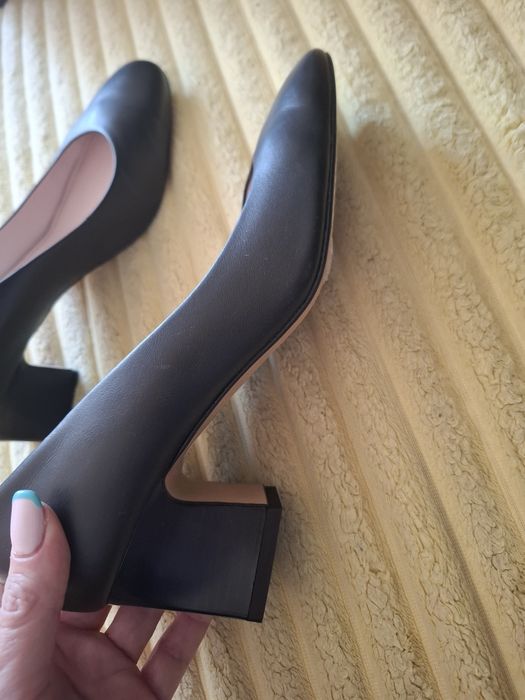 Czółenka skórzane