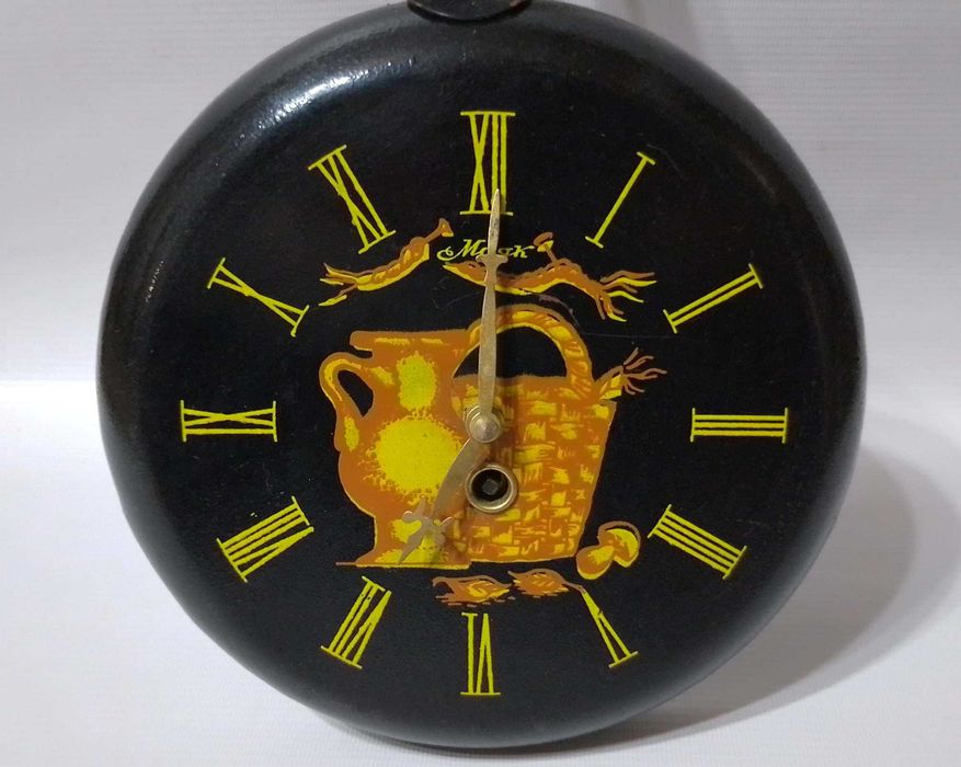 Настінний механічний годинник - сковородка, маяк, 70-80 рр. срср.