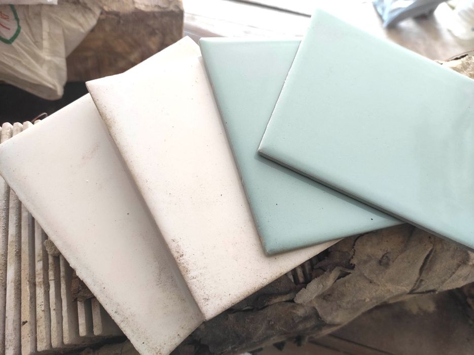 Плитка біла- голуба керамічна 15*15 (Нова в упаковці )