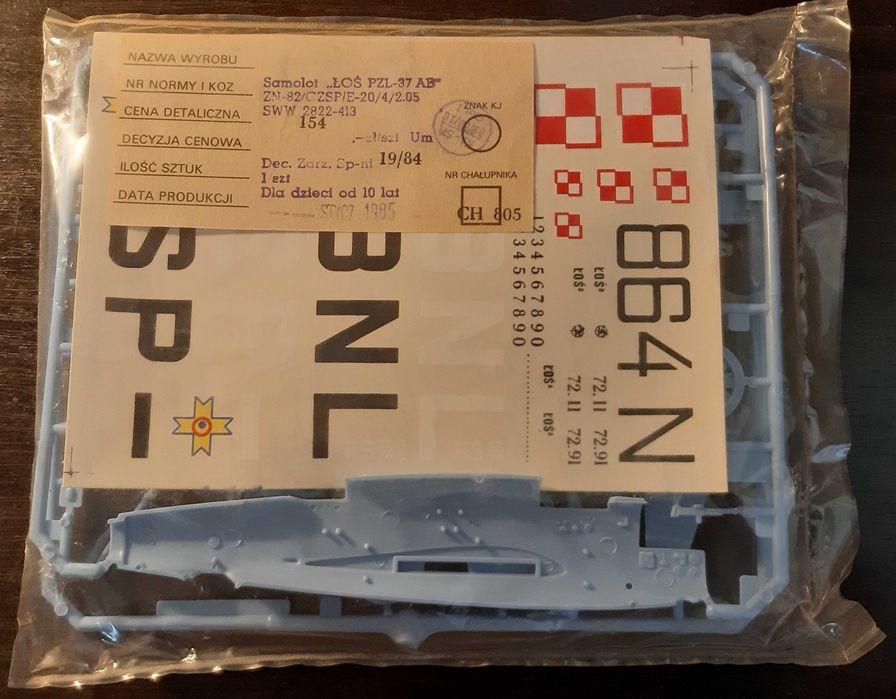 ZTS Plastyk PZL-37 A/B ŁOŚ model 1:72 duże pudełko