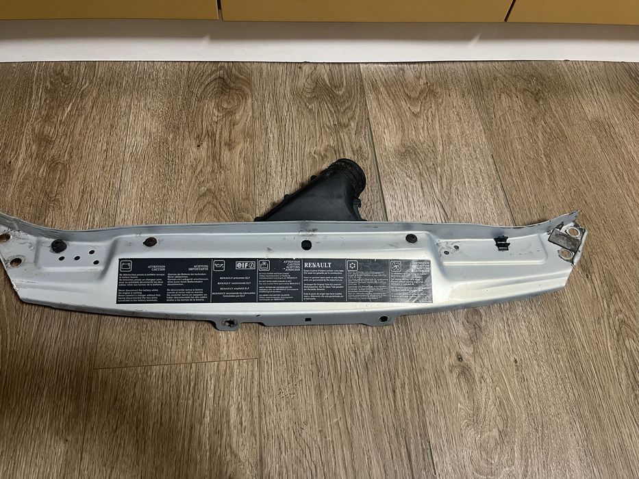 Передня панель Рено Меган