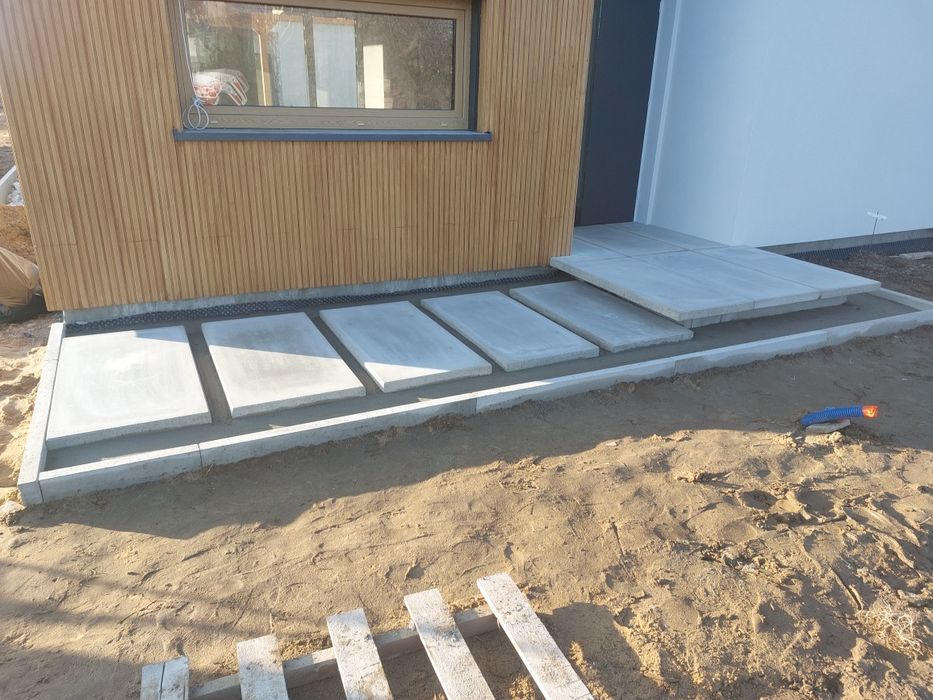Płyty z betonu architektonicznego .