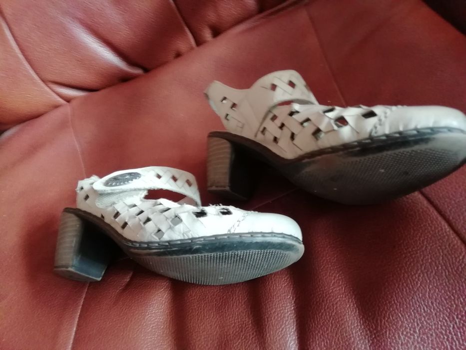 Buty damskie że skóry na słupku