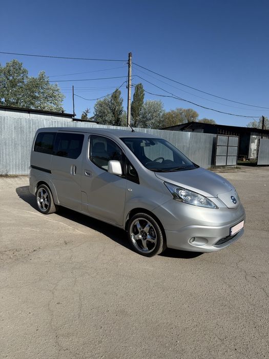 Ніссан Єнв200 з Норвегіі