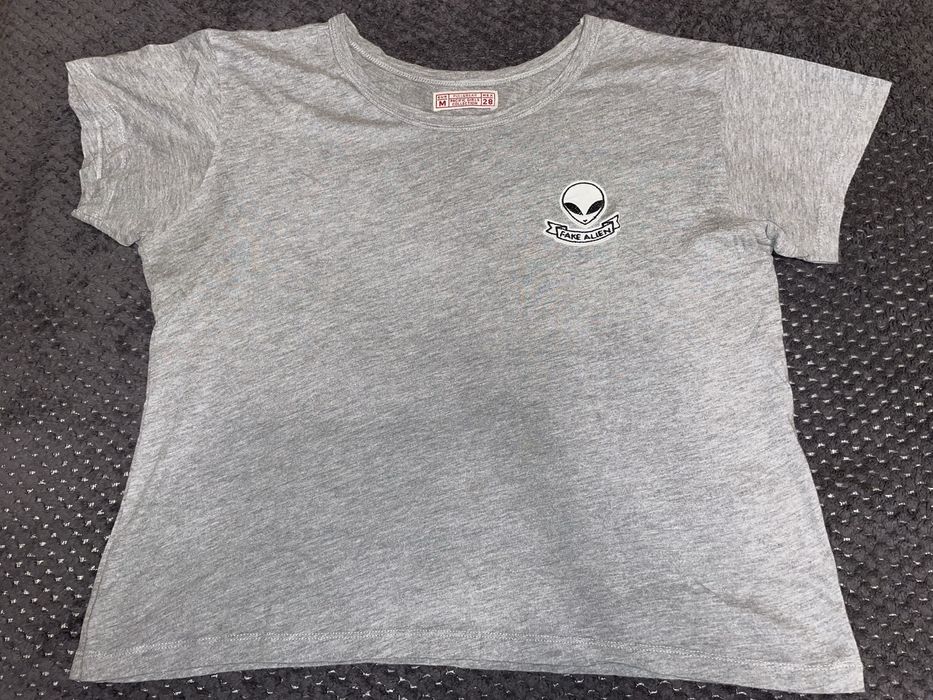 T-shirt básica com pormenor