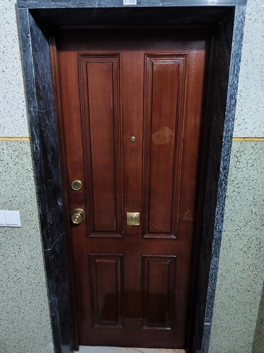 Porta de Segurança com Aro – Muito Robusta