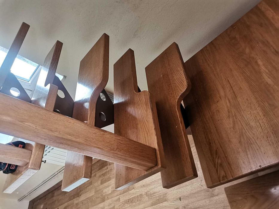 schody wewnętrzne drewniane na stalowej konstrukcji