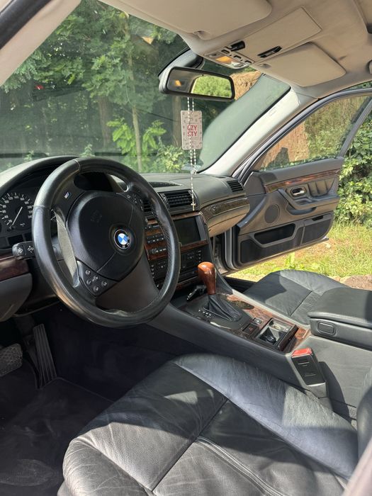 Auto do ślubu Mercedes GLE, E-klasa, BMW E38