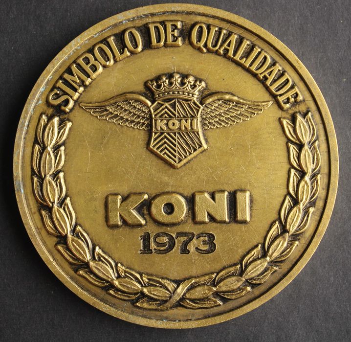 Medalha de mesa vintage KONI (1973) - Símbolo de excelência Lote 351