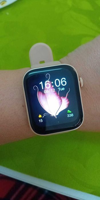 Smartwatch Dourado COLMI / Recebe Chamadas / Ecrã 1.9 / IP68 (NOVO)