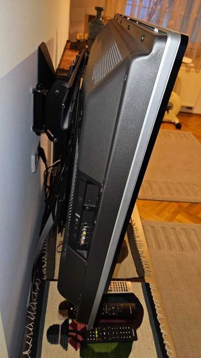 Telewizor plazma pioneer PDP-427xa oraz uchwyt ścienny.