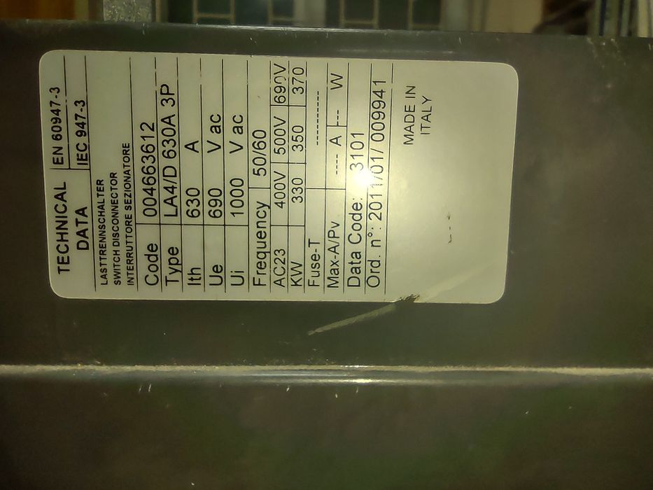 Рубильник 630А LA4/D630A