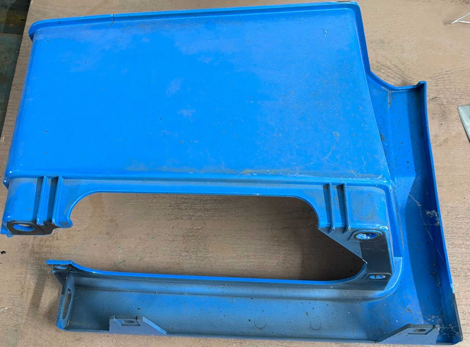 Корпус підніжки кабіни, мильниця ліва DAF FX106 Euro-6 1948243