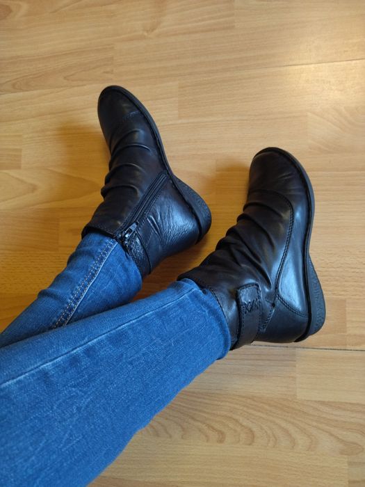 Утеплені шкіряні чобітки,чоботи,напівчоботи,черевики,37,36рр