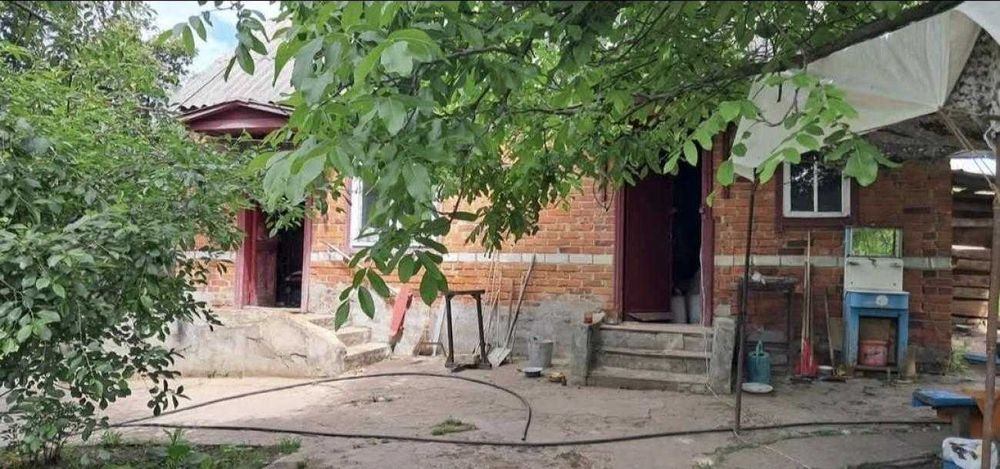 Продаж будинку в передмісті