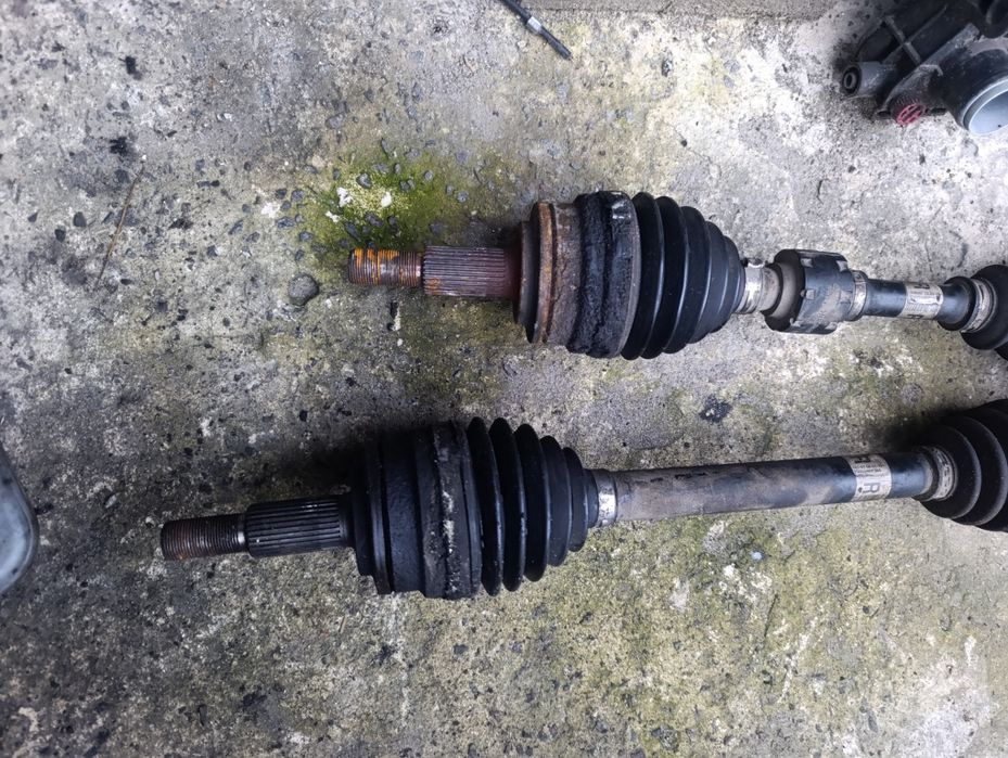 Полувісь привід TOYOTA AURIS I 1 E15 2.0 D4D 1AD-FTV