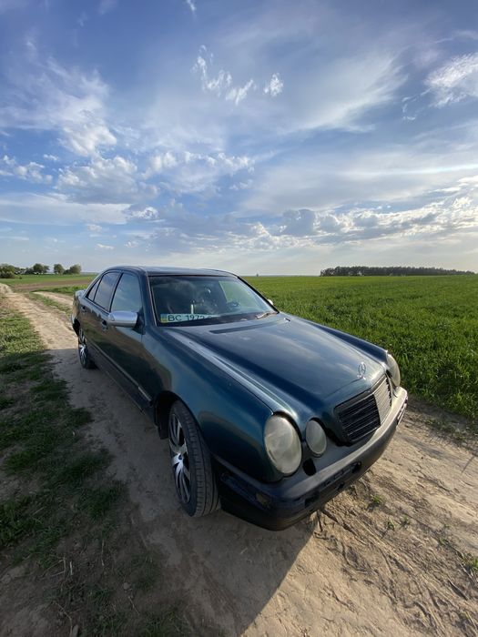 Mercedes Benz Е-210