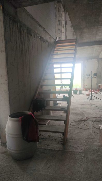 Schody budowlane drewniane proste