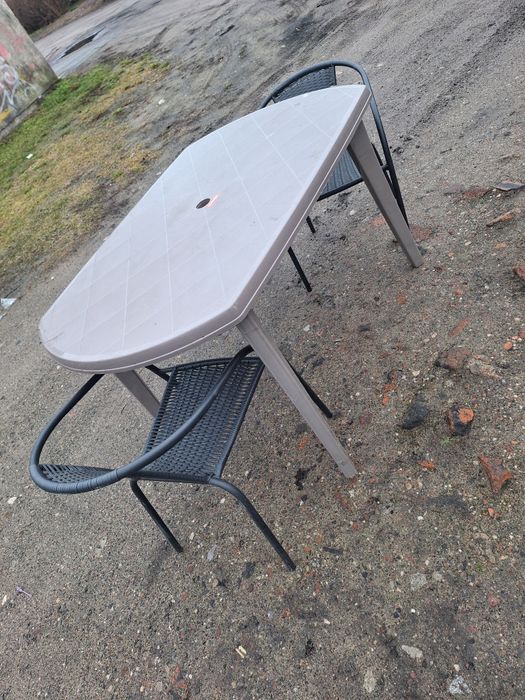 Sprzedam stół ogrodowy w krzesłami