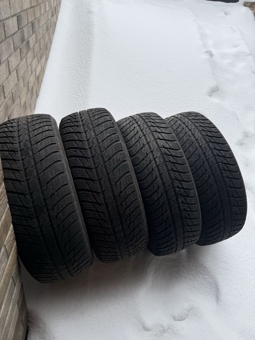 Opony zimowe NOKIAN 215/60 R17