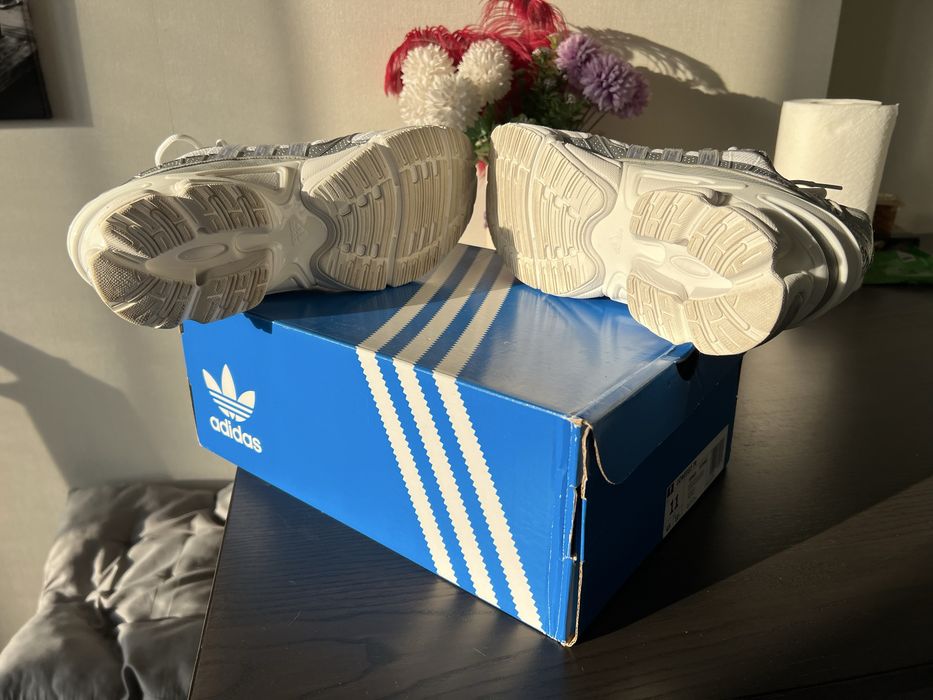 Продам кросівки Adidas Ozweego Pro
