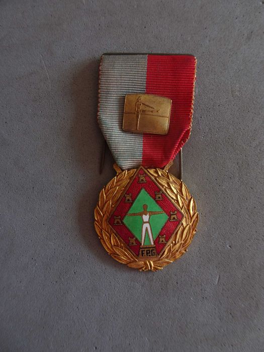 Medalha FPG Federação Portuguesa de Ginástica 1º lugar  3ª cat 1962