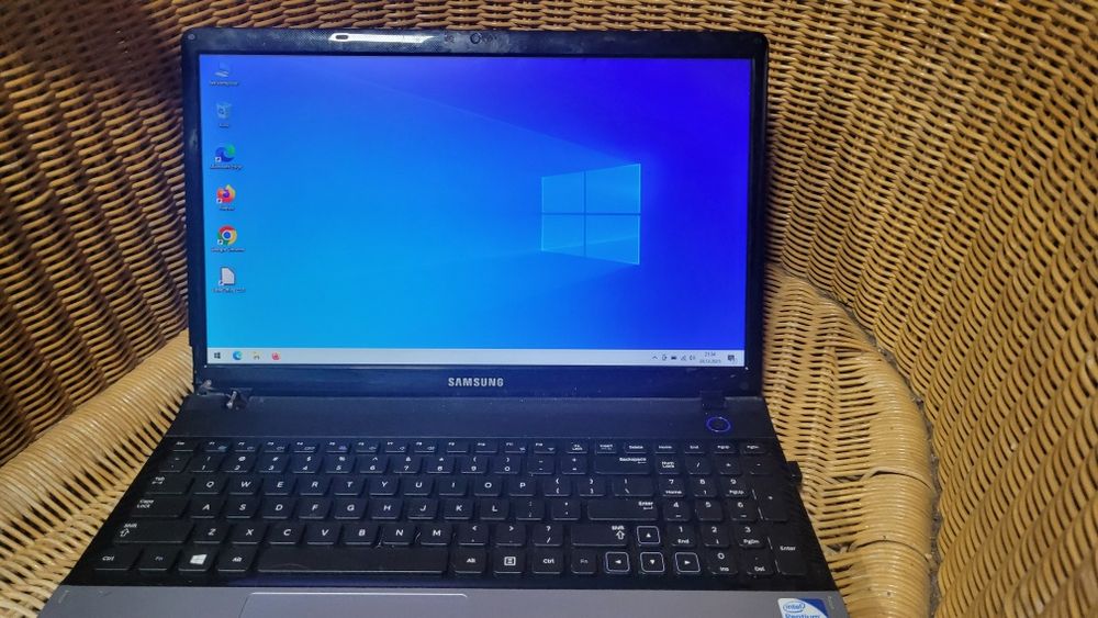 Laptop Samsung NP300E5C