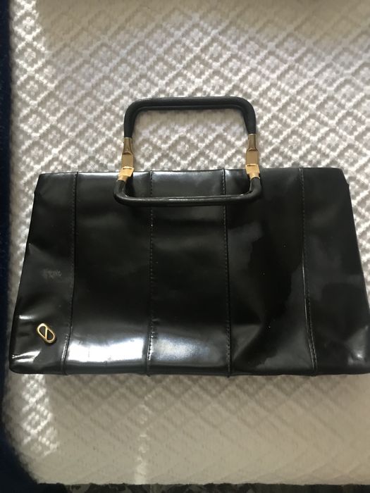 Mala nova de verniz verde água e outras malas