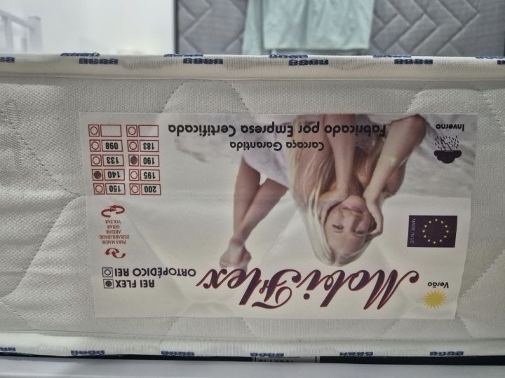 Colchão 140 x 190 praricamente novo