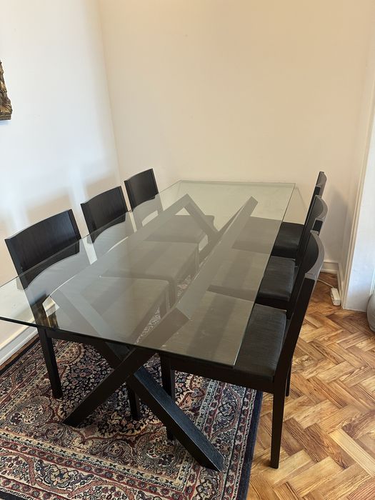 Mesa de vidro com 6 cadeiras