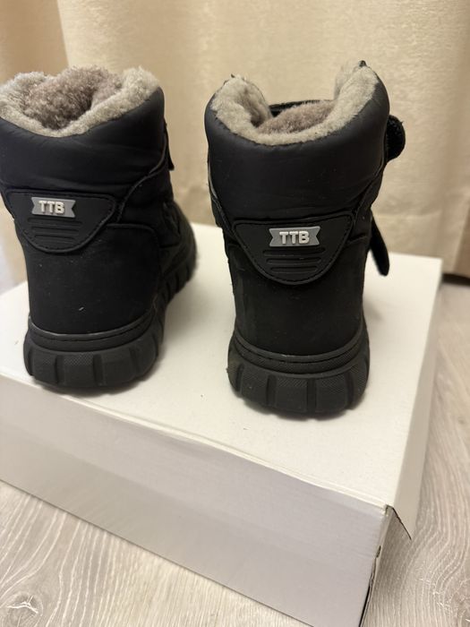 Зимові черевики б/у 33р