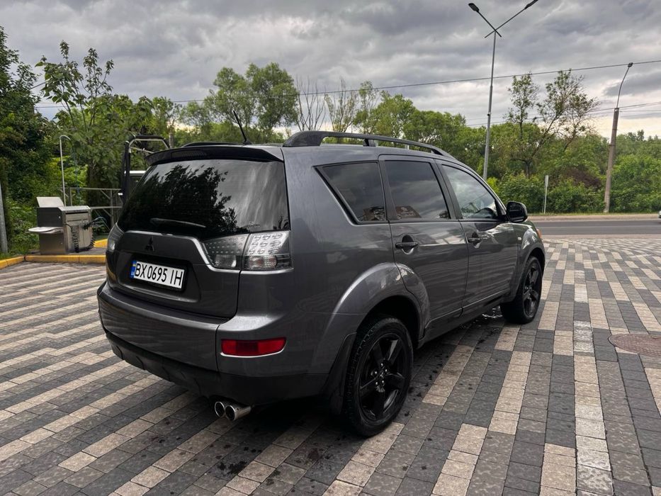 Mitsubishi Outlander XL