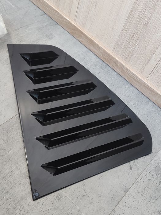 Накладки пара (зябра жабри) вікна задніх дверей VW Golf MK7 / MK7.5