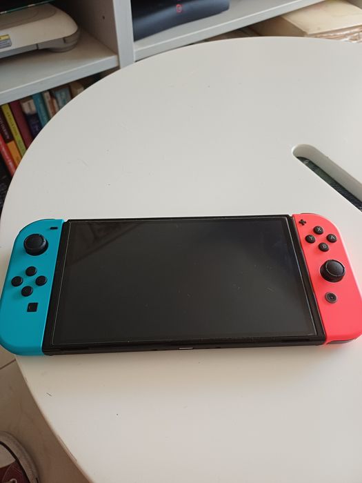 Nintendo Switch OLED Azul e Vermelha