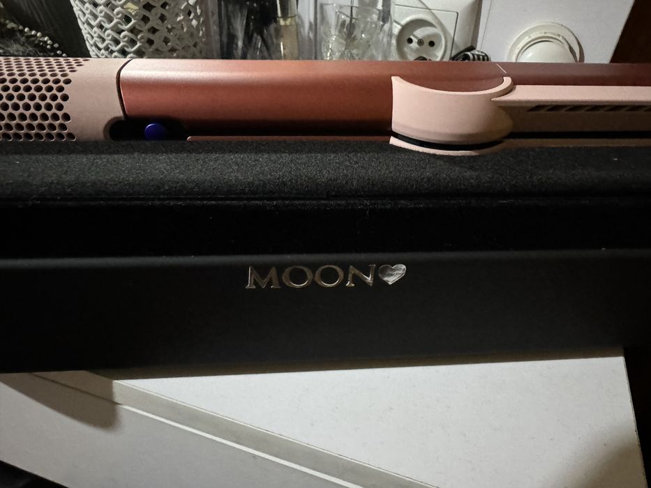 Dyson Airstrate strawbery