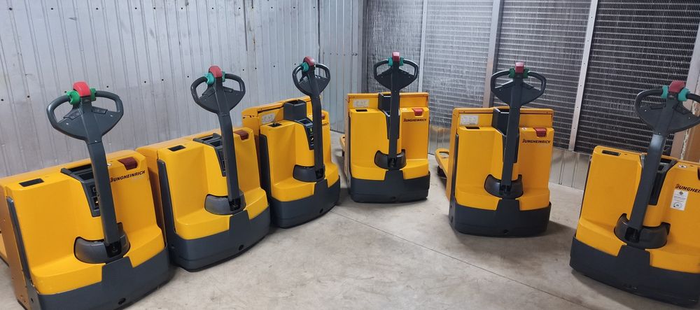 електричний візок Jungheinrich EJE 116 та  toyota  BT 160