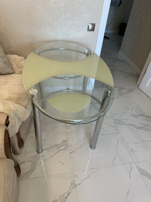 Продам скляний стіл овальноі форми