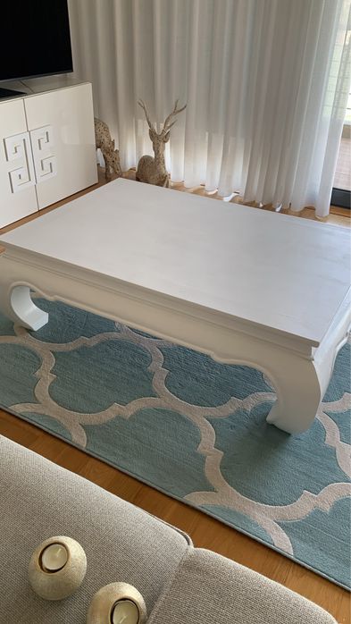 Mesa de centro em teKa maciça