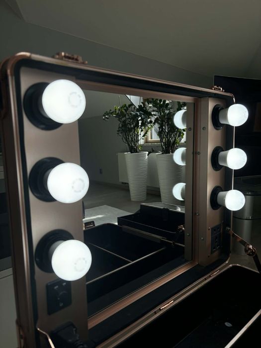 Kuferek kosmetyczny, toaletka