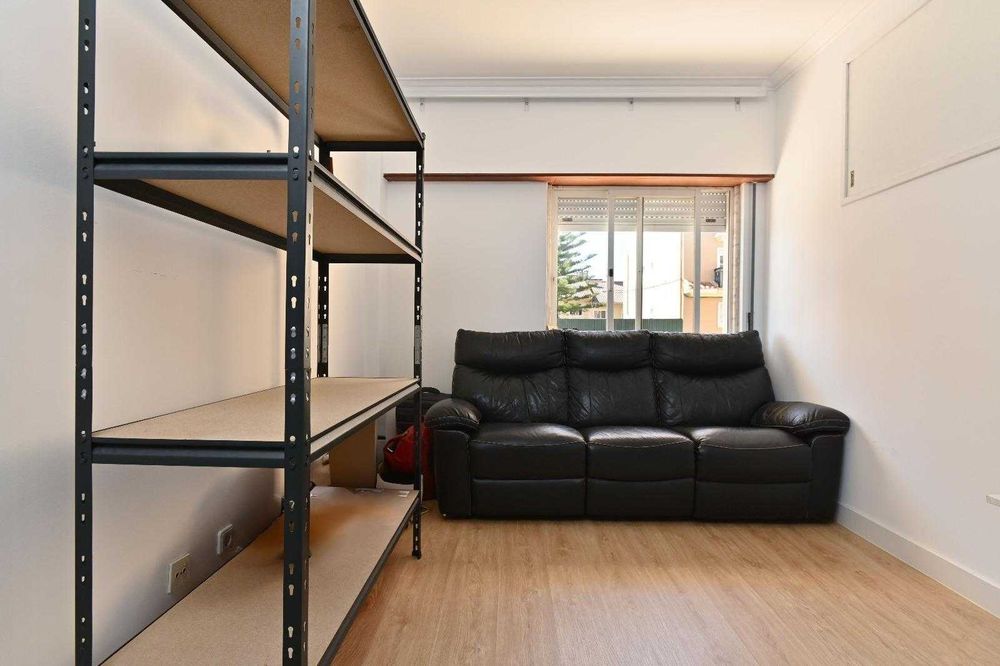 T2 com Jardim Privado Entrada Separada Renovado Excelente Localização