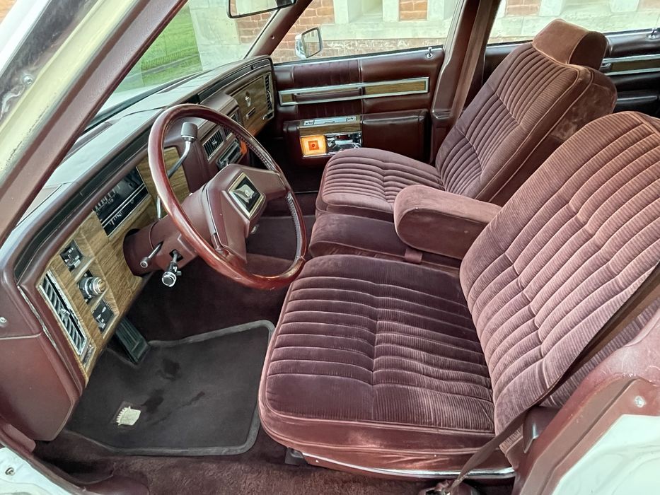 Cadillac Sedan DEVILLE 1982 V8 7.0