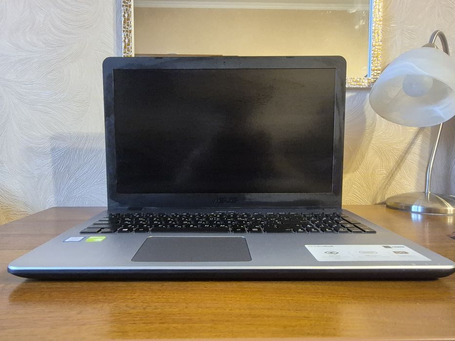Ноутбук Asus x542UF додатково доставлена ОП 8 ГБ