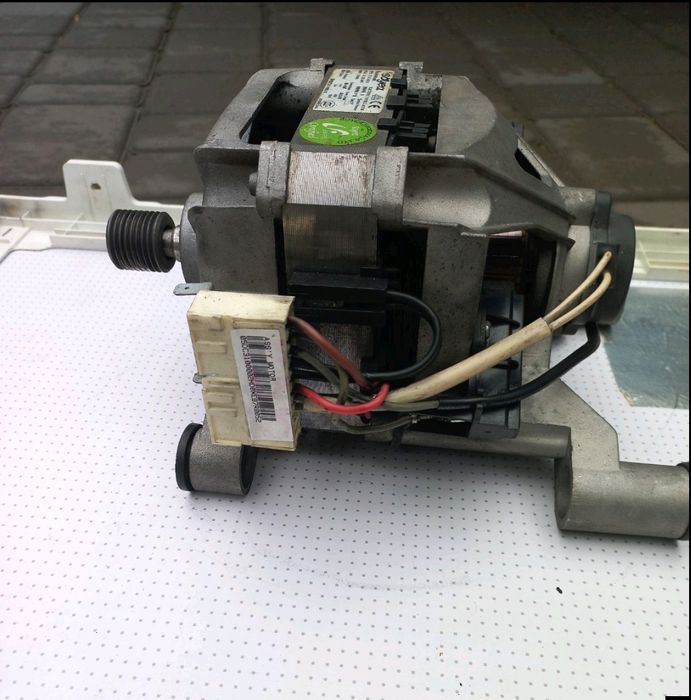 Двигатель стиральной машины.