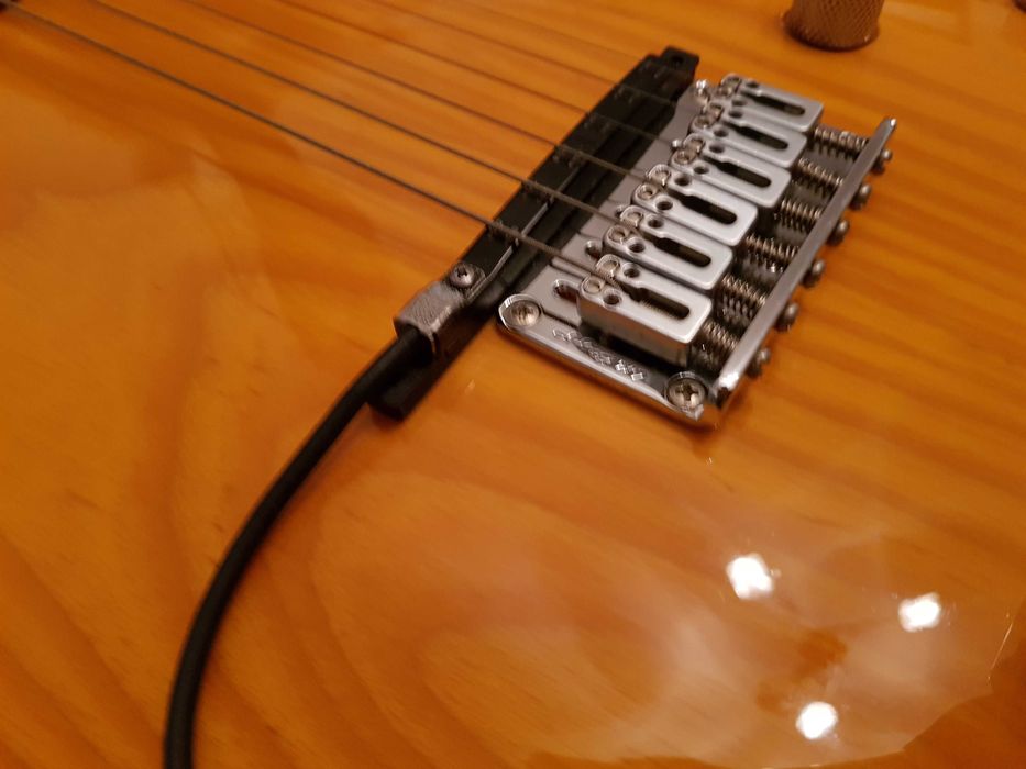 Line 6 Variax 700 with Original Case and GK-2A Adapter64751281069825122