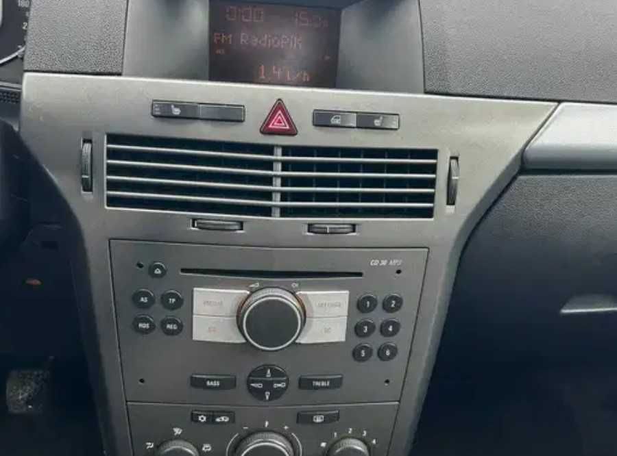 Opel Astra H kombi 1.6 ben 2005