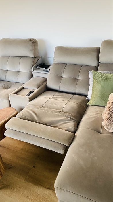 Sofá chaise long de veludo cinza