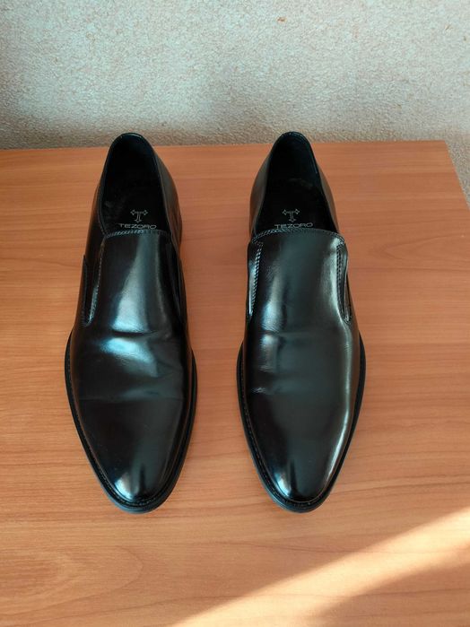Нові гарні чоловічі туфлі