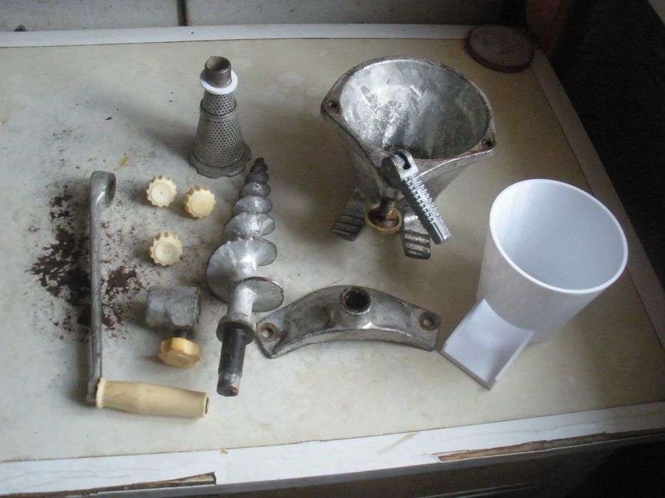 Ручна шнекова вертикальна сокодавка(соковыжималка,сокочавилка),СРСР.